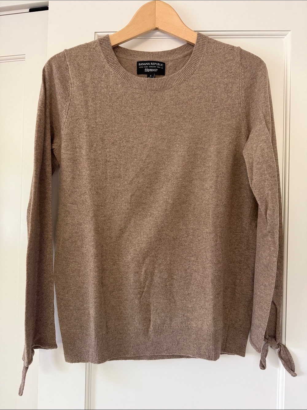 Banana Republic Women's Italian blend Crew Sweater in Light Taupe
